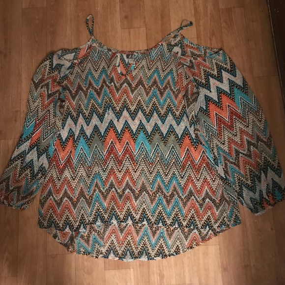 Tribal/Zip zag print open shoulder top - Picture 2 of 3